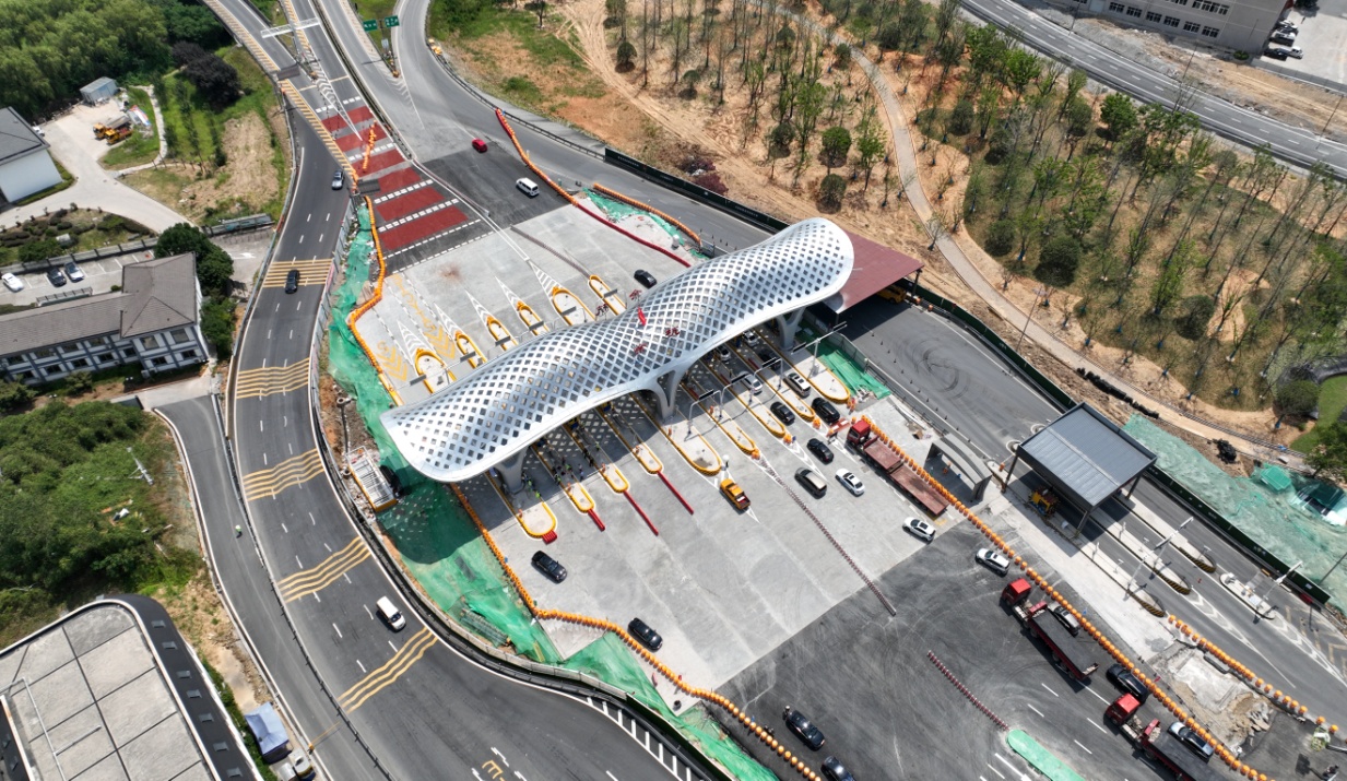 E:\新建文件夹 (2)\微信文件自动接收\WeChat Files\WeChat Files\wxid_oc8bmhyggide22\FileStorage\MsgAttach\3a24a565f3bd143d05d0a4dfc8bc1a29\File\2022-07\1.出行更顺畅！杭徽高速余杭（新）收费站顺利启用 改\微信图片_20220713083023.jpg