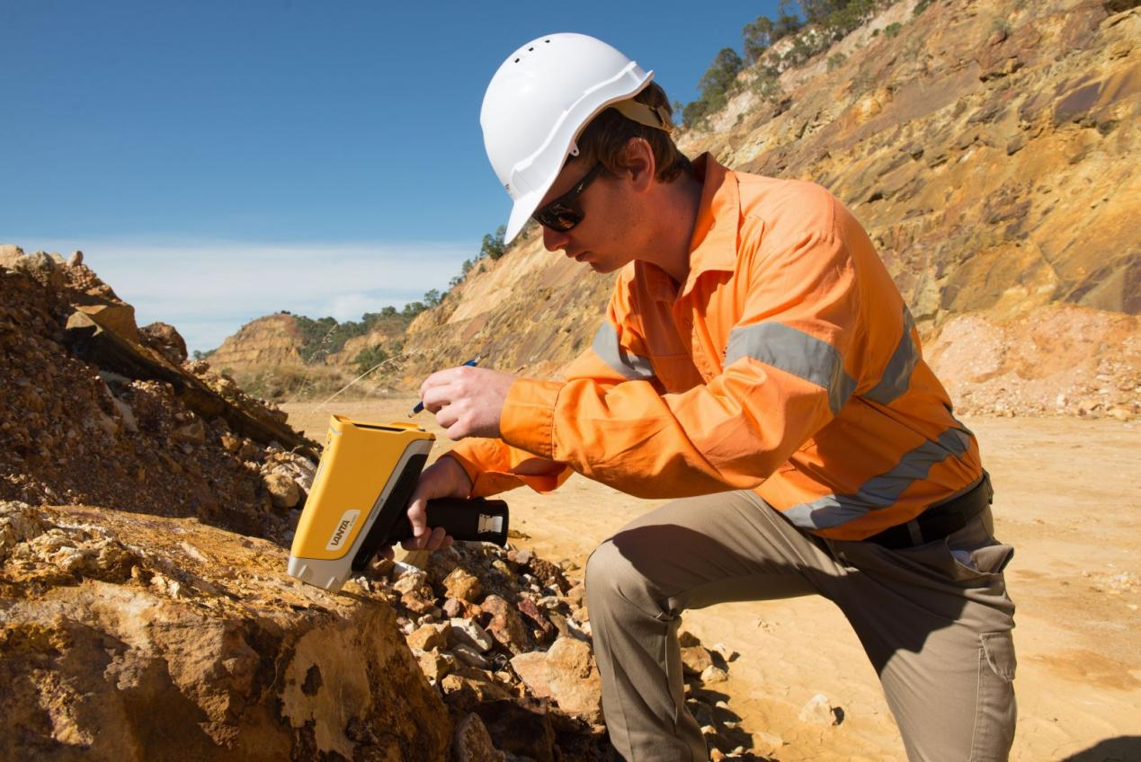 奥林巴斯便携式矿石分析仪，助力矿石勘察领域