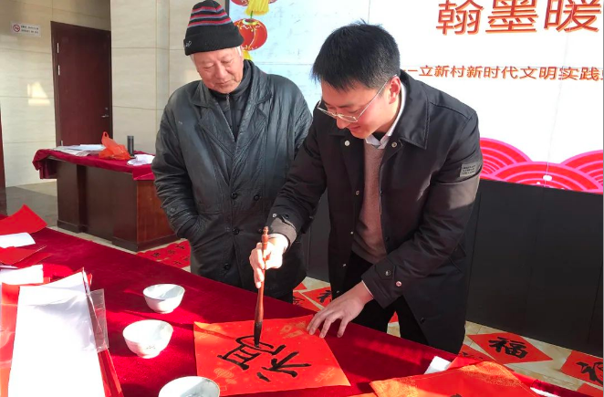 从副教授到驻村第一书记，带领农民朋友脱贫致富
