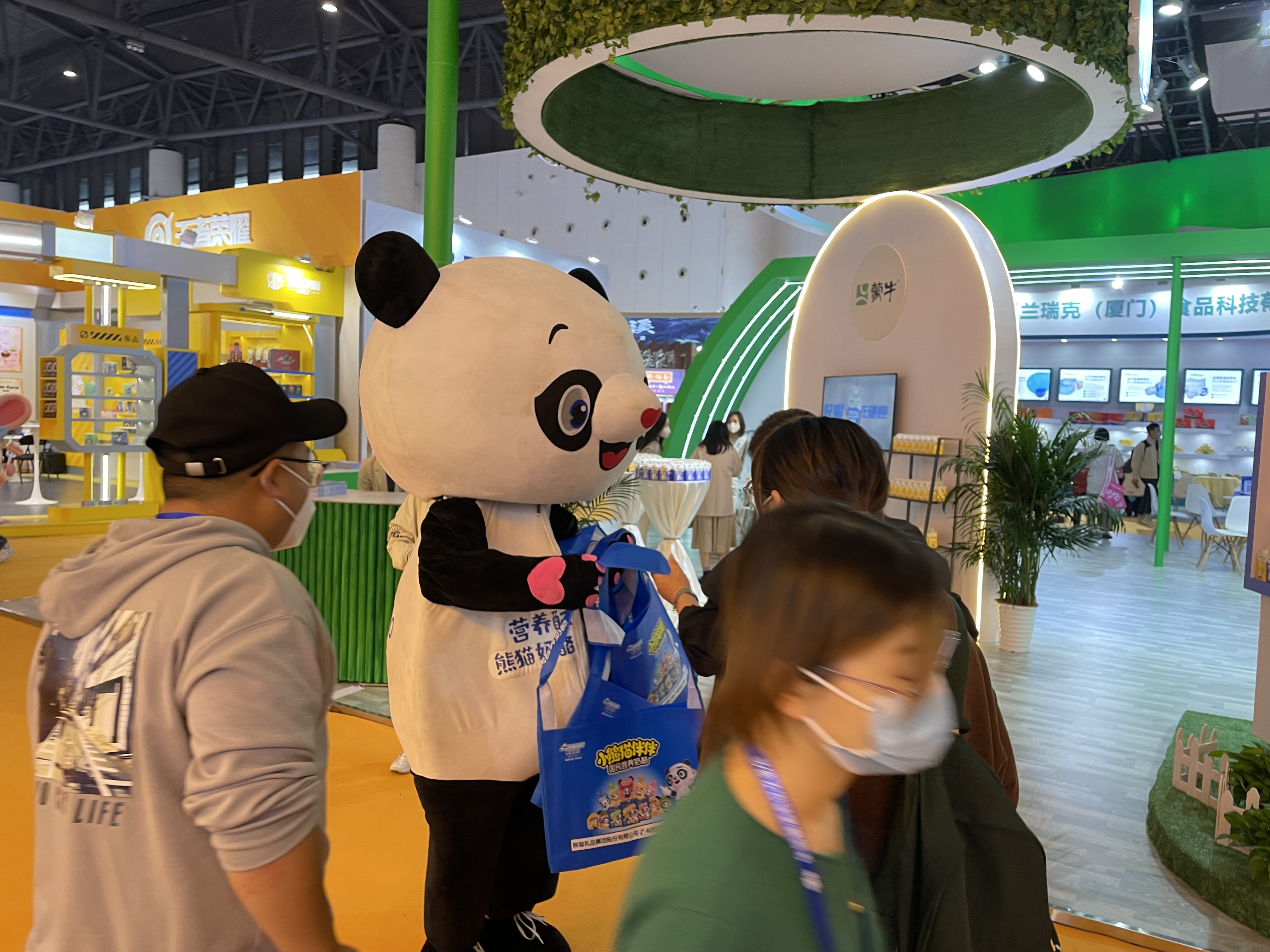 展現“新食力”，促進“新食尚”熊貓乳品亮相2022糖酒會