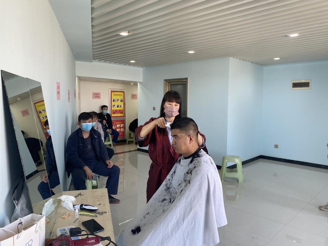 为公司职工爱心理发