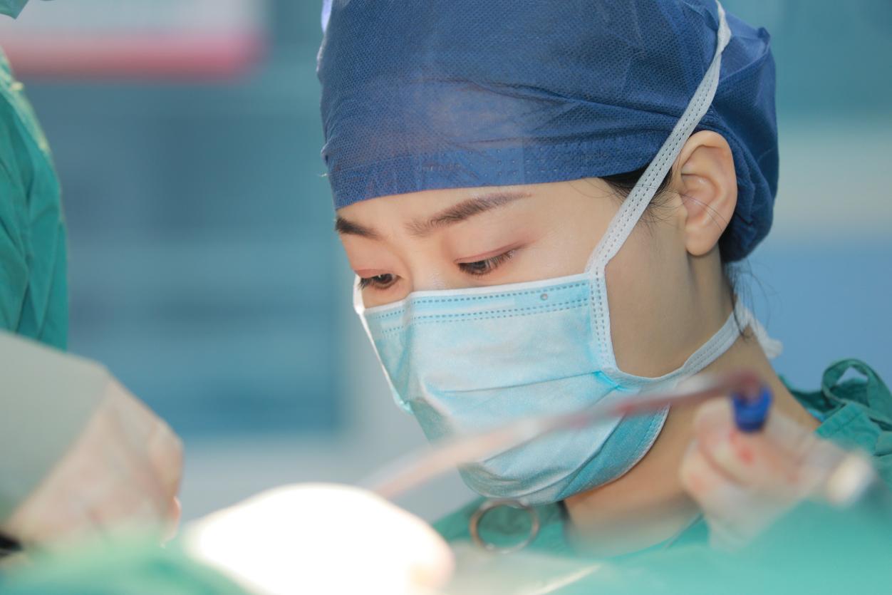 国际医学师俊莉主任“三次蝉联”新氧绿宝石医生