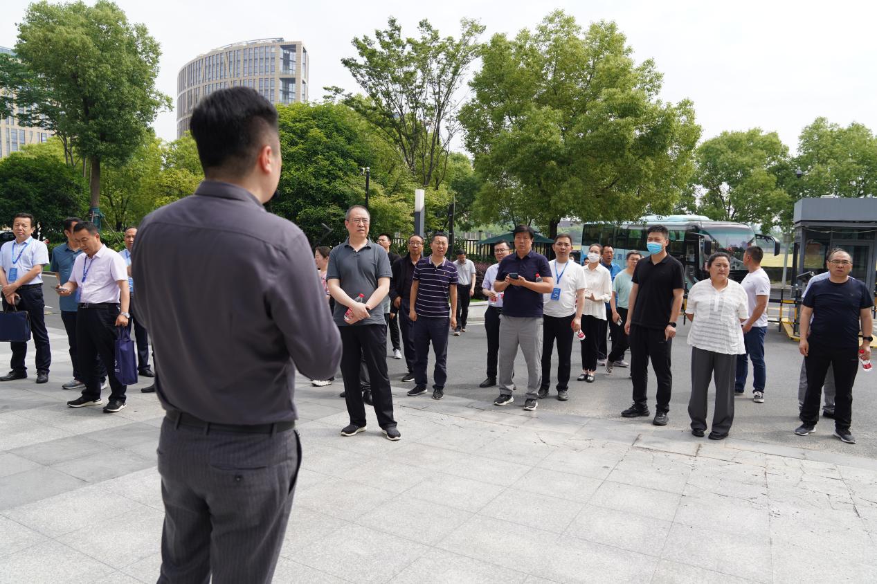 陜西省寶雞市政府領(lǐng)導(dǎo)研學(xué)團(tuán)隊(duì)參觀浙大冰蟲