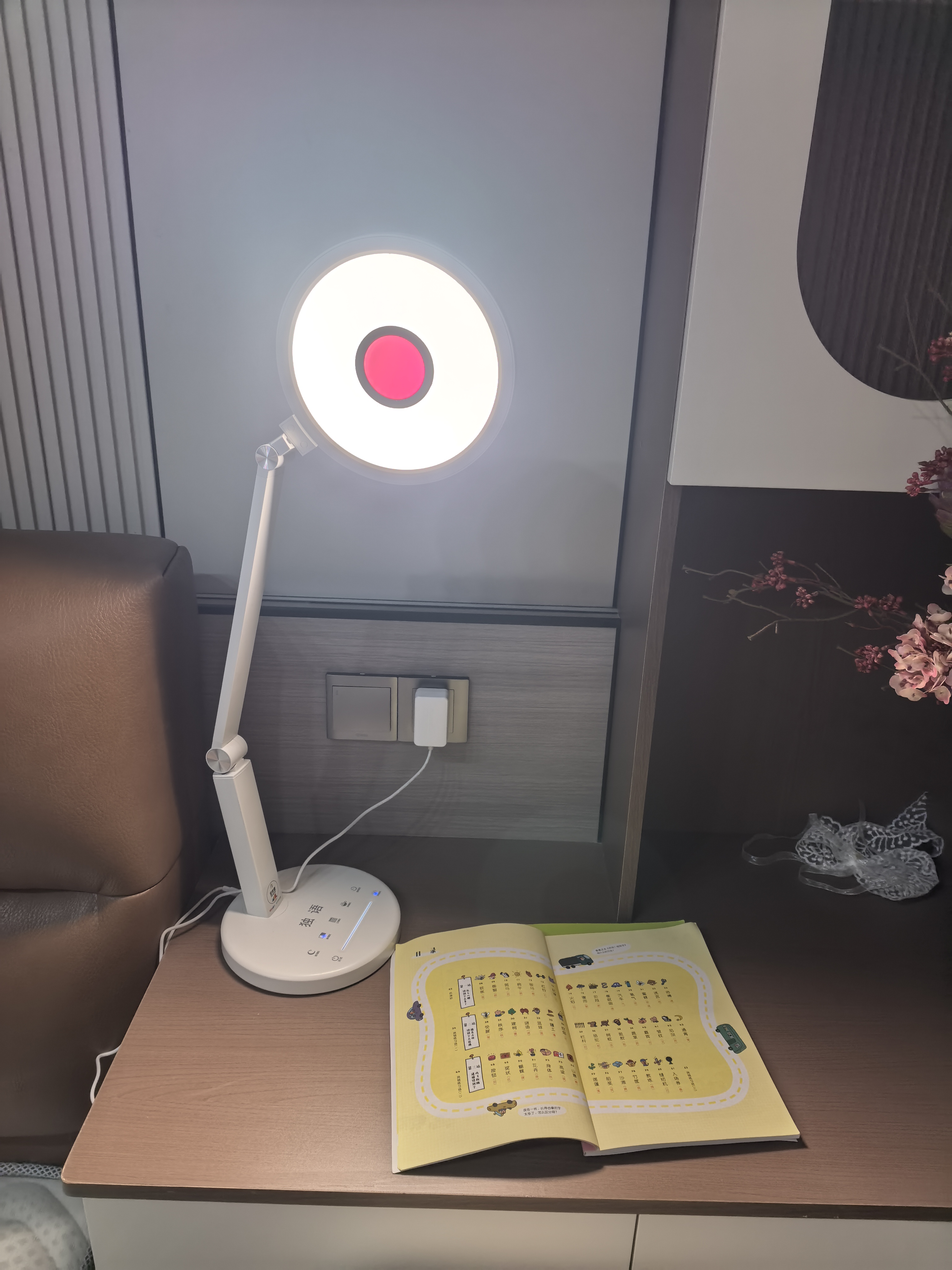 护眼台灯怎么选?6款实测对比-学生专业护眼读写台灯优购指南