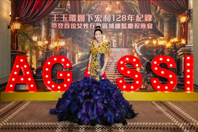 从银幕“鬼后”到百年首位女性行政区域总监:王玉环31年跨界传奇,星光盛典见证荣耀时刻