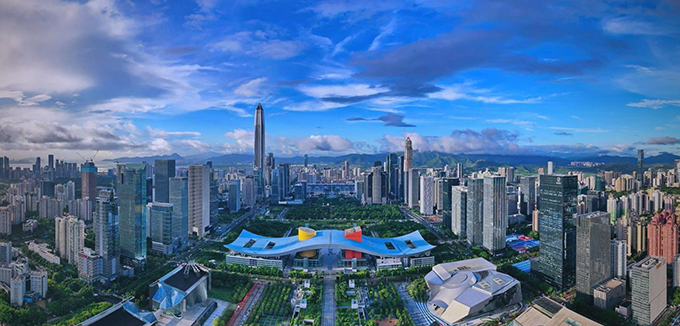 一面锦旗背后的法治温度：深圳司法公正诠释“以人民为中心”