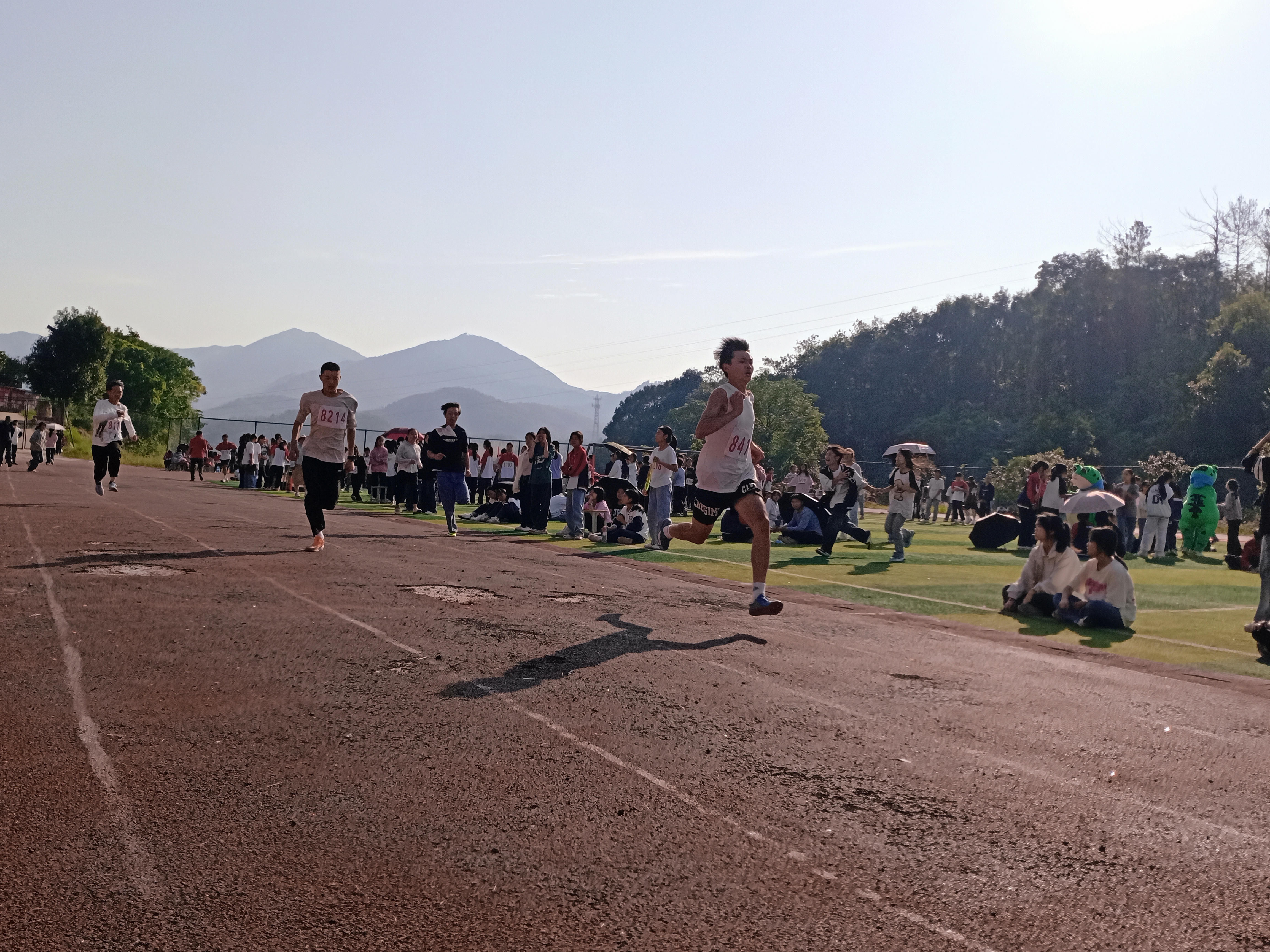 筑梦新篇奔赴不凡兴国县崇贤中学举行2023年冬季田径运动会1