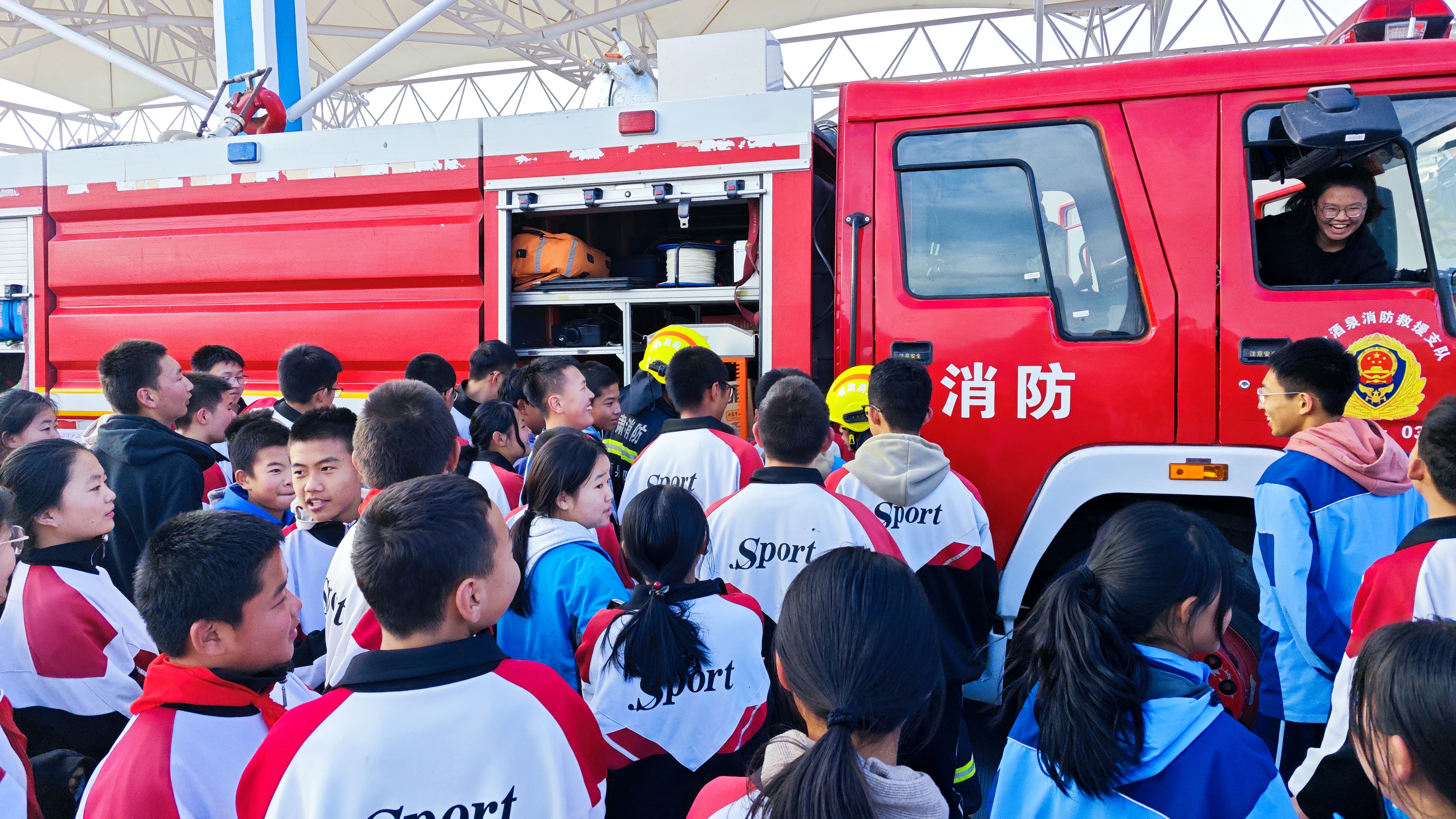 119宣传月系列活动肃北县消防大队联合县中学开展逃生演练和消防知识