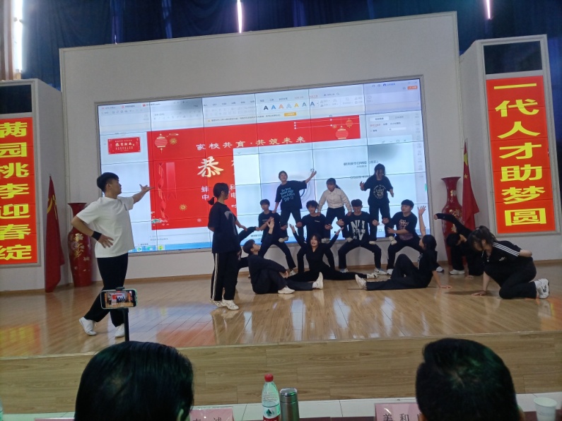 中央电中蚌埠校区师生家长幸福迎新春