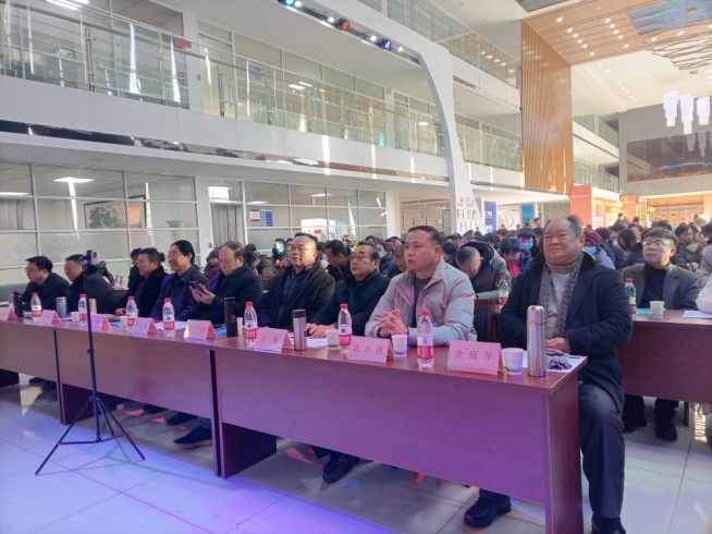中央电中蚌埠校区师生家长幸福迎新春